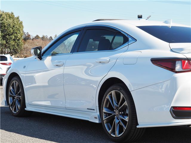 2019 Lexus ES photo 10