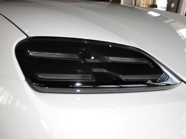 2026 Porsche MACAN ELECTRIC — миниатюра 19