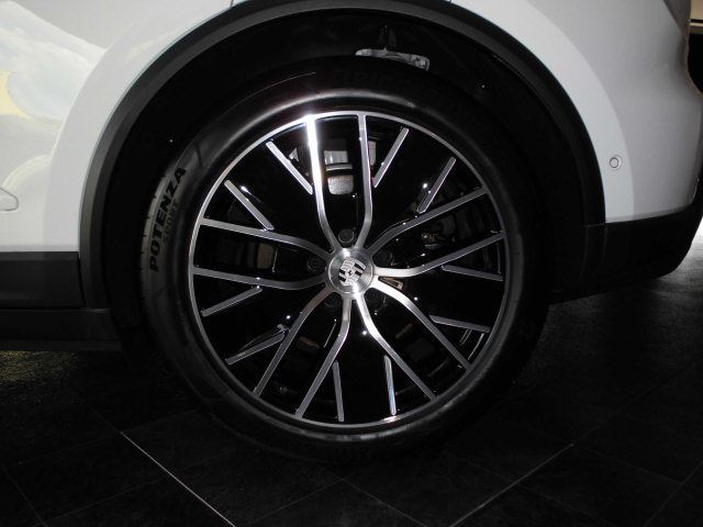 2026 Porsche MACAN ELECTRIC — миниатюра 29