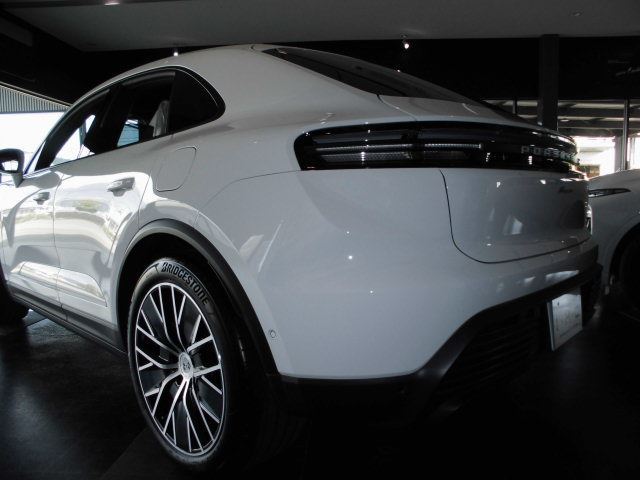 2026 Porsche MACAN ELECTRIC — миниатюра 6