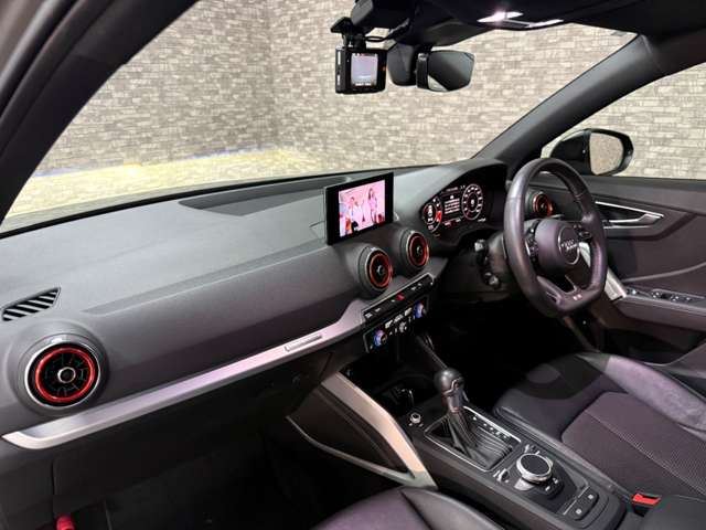 2020 AUDI SQ2 — миниатюра 11