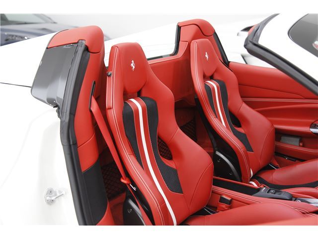 صورة مصغرة 38 لـ 2022 Ferrari F8 SPIDER