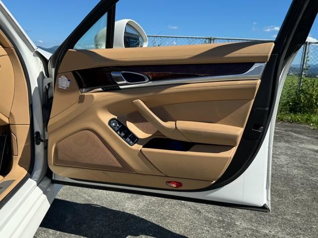 صورة مصغرة 14 لـ 2011 Porsche PANAMERA