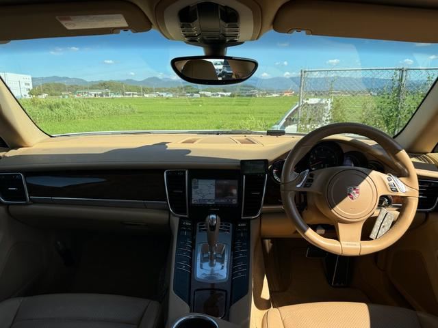 صورة مصغرة 13 لـ 2011 Porsche PANAMERA