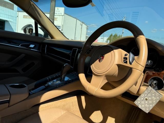 صورة مصغرة 17 لـ 2011 Porsche PANAMERA