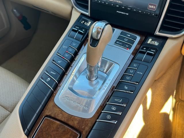 صورة مصغرة 24 لـ 2011 Porsche PANAMERA