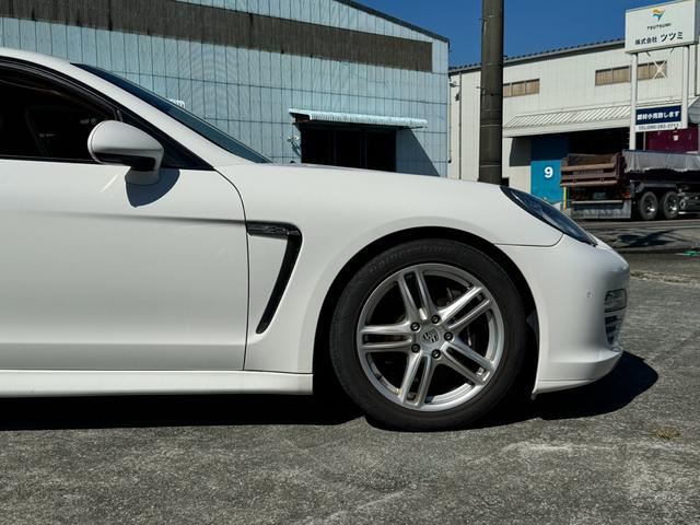 صورة مصغرة 6 لـ 2011 Porsche PANAMERA