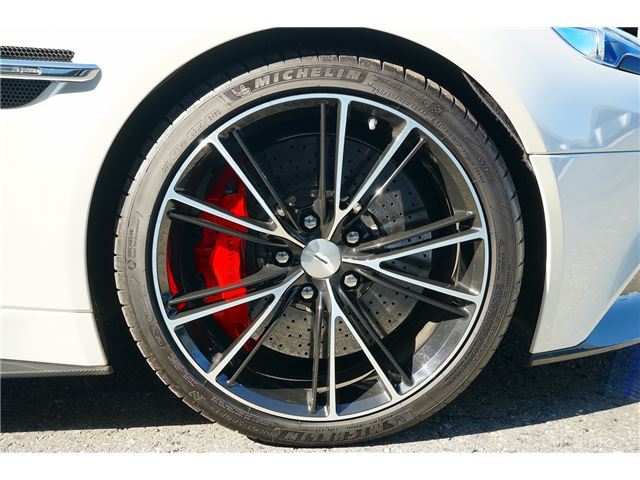 2016 Aston Martin VANQUISH — миниатюра 17