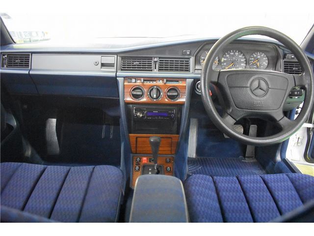 1992 Mercedes-BENZ 190 — миниатюра 3