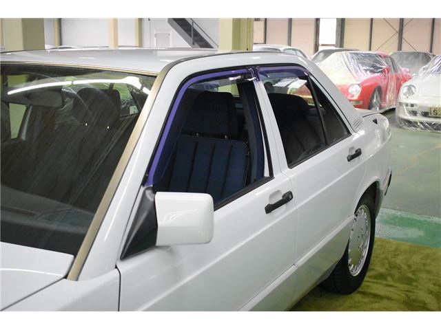 1992 Mercedes-BENZ 190 — миниатюра 13