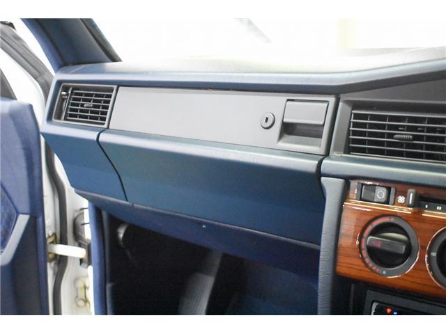 1992 Mercedes-BENZ 190 — миниатюра 36