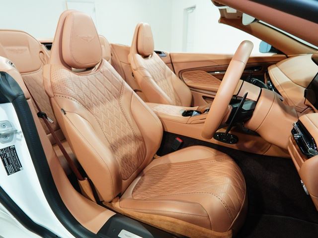 2025 Aston Martin DB12 VOLANTE 缩略图 21