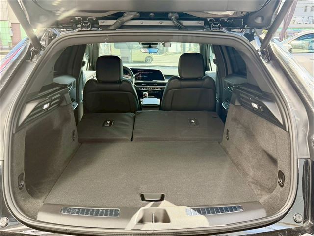 2025 Cadillac XT4 缩略图 28