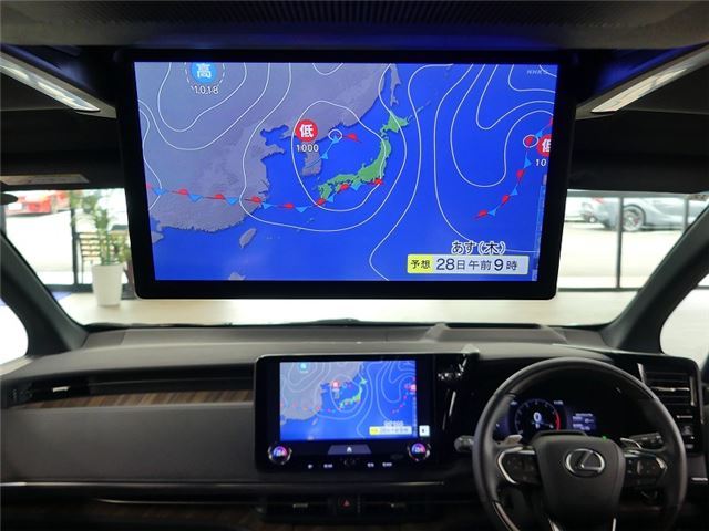 2024 Lexus LM photo 3