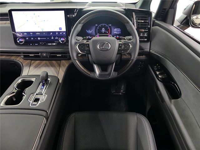 2024 Lexus LM thumbnail 11