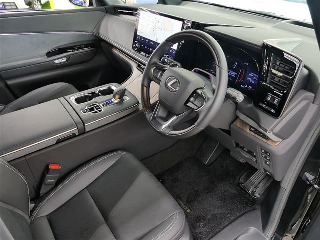 2024 Lexus LM thumbnail 22