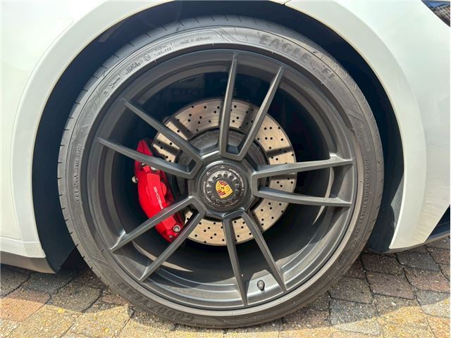 2022 Porsche 911 — миниатюра 15