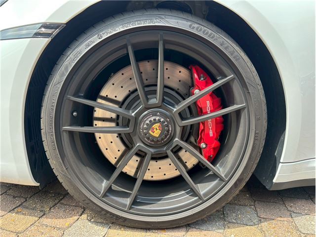 2022 Porsche 911 — миниатюра 14