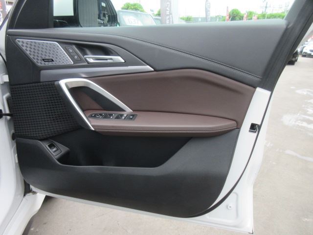 2023 BMW IX1 thumbnail 32