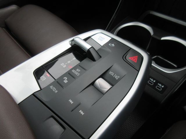 2023 BMW IX1 thumbnail 50