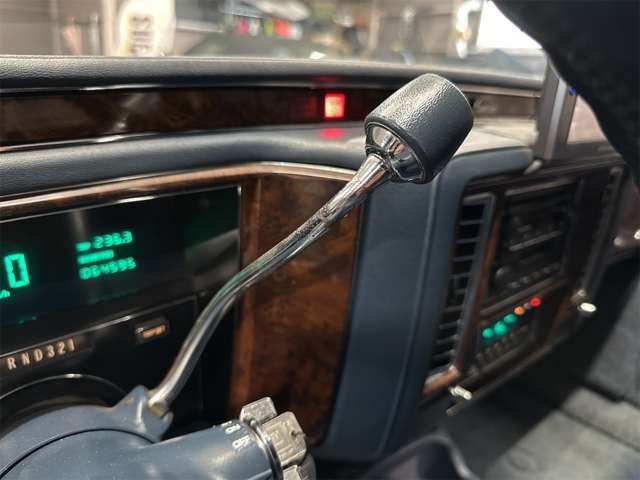1992 Cadillac FLEETWOOD thumbnail 32