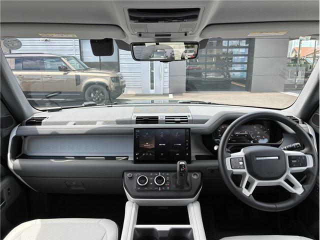 2025 LAND Rover DEFENDER thumbnail 3