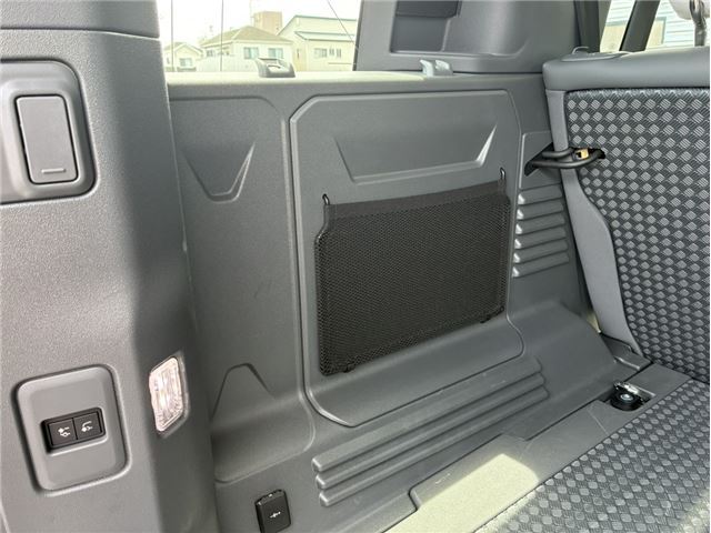 2025 LAND Rover DEFENDER thumbnail 25