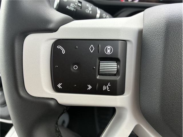2025 LAND Rover DEFENDER thumbnail 32