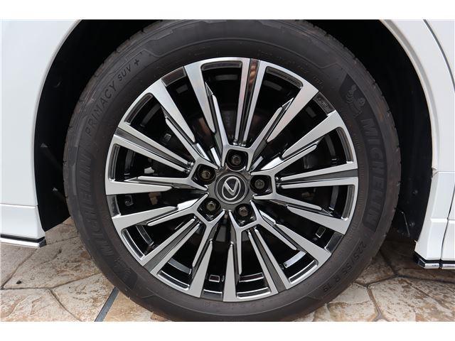 2024 Lexus LM thumbnail 12