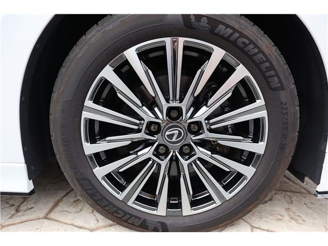 2024 Lexus LM thumbnail 11