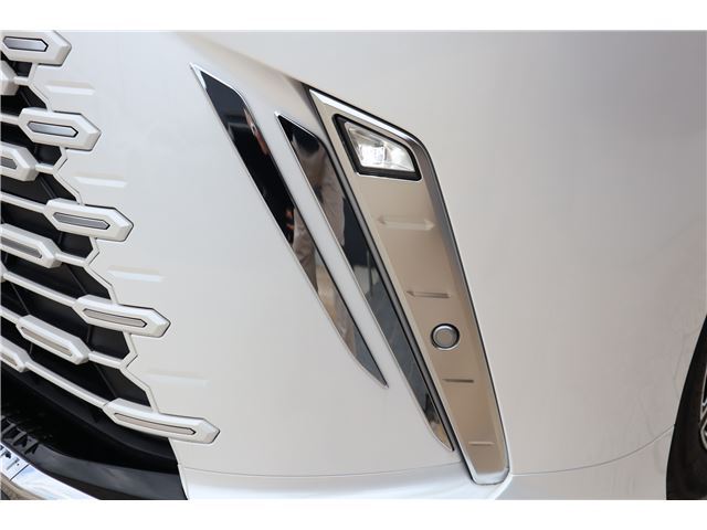 2024 Lexus LM thumbnail 21