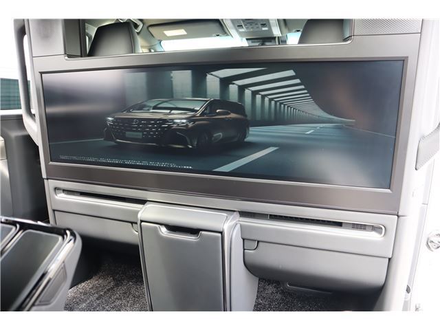 2024 Lexus LM thumbnail 62