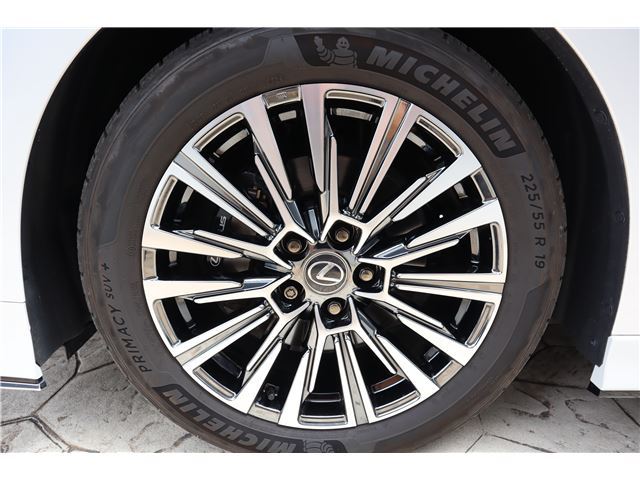 2024 Lexus LM photo 10