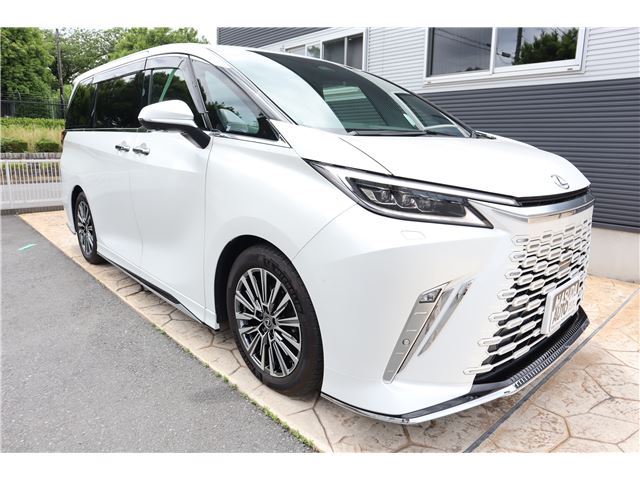 2024 Lexus LM photo 5