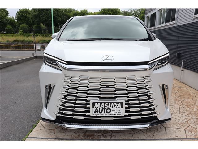 2024 Lexus LM photo 4