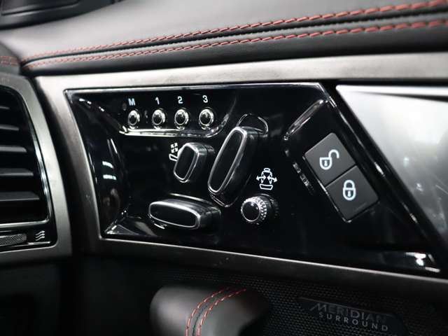 صورة مصغرة 45 لـ 2015 Jaguar F-TYPE