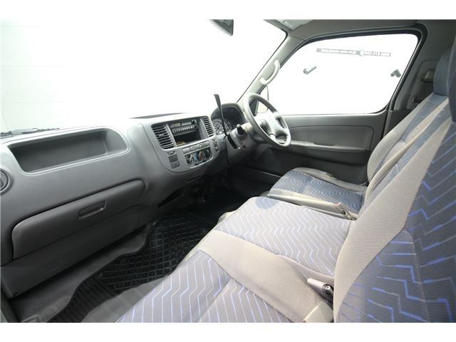2003 Nissan CARAVAN 缩略图 32