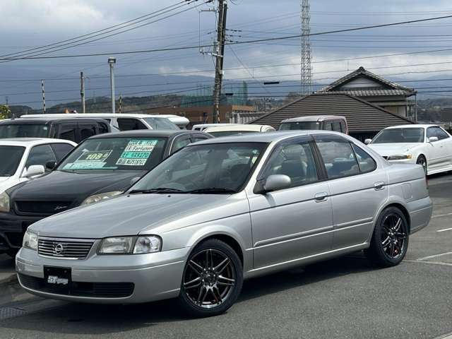 2003 Nissan SUNNY 照片 2
