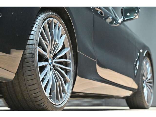 صورة مصغرة 17 لـ 2021 BMW 8 SERIES CABRIOLET