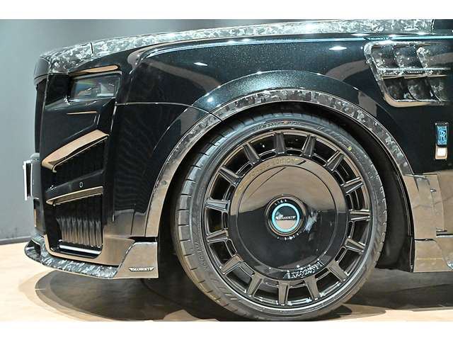 2025 ROLLS-ROYCE BLACK BADGE CULLINAN — миниатюра 16