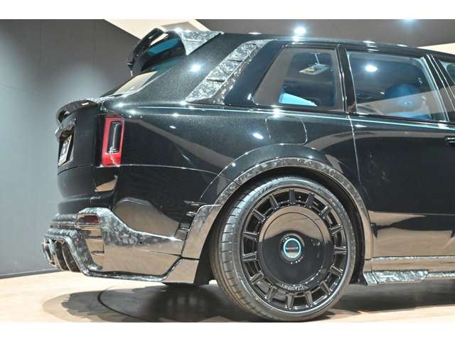 2025 ROLLS-ROYCE BLACK BADGE CULLINAN — миниатюра 17