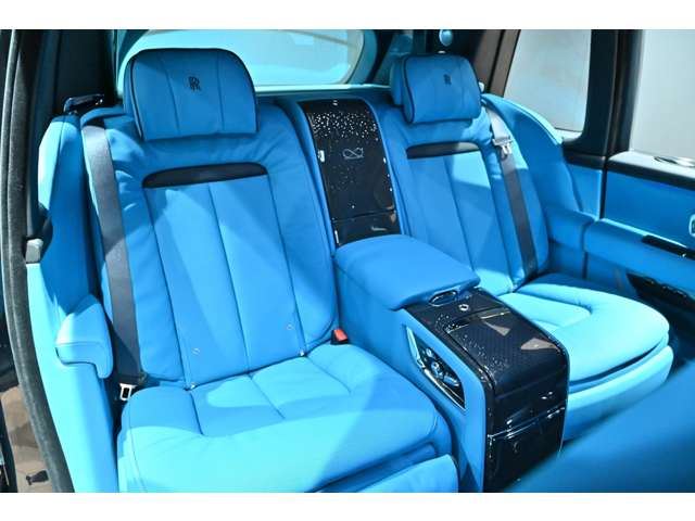 2025 ROLLS-ROYCE BLACK BADGE CULLINAN — миниатюра 24