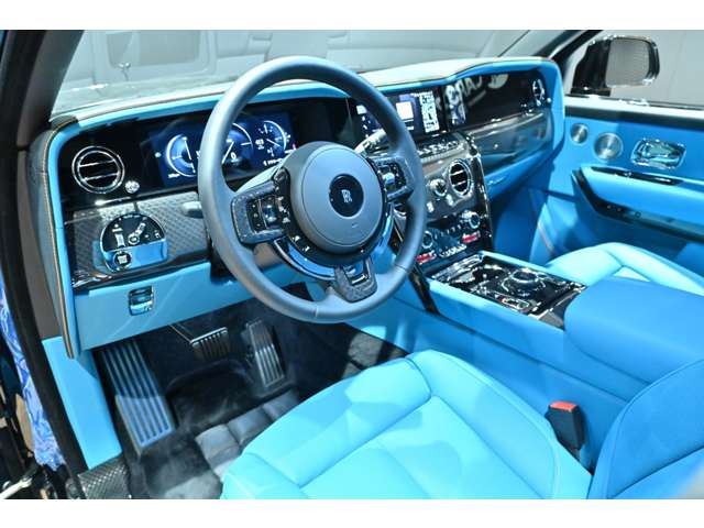 2025 ROLLS-ROYCE BLACK BADGE CULLINAN — миниатюра 45