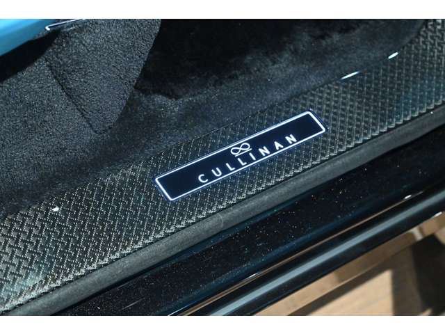 2025 ROLLS-ROYCE BLACK BADGE CULLINAN — миниатюра 57