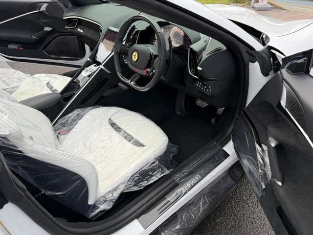 2026 Ferrari ROMA SPIDER thumbnail 16