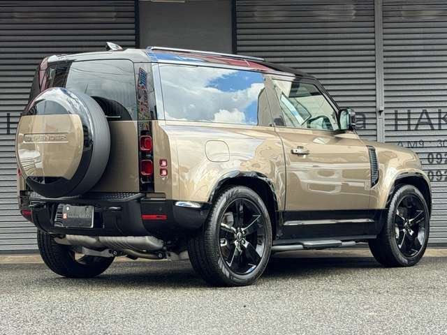 صورة 10 لـ 2025 LAND Rover DEFENDER