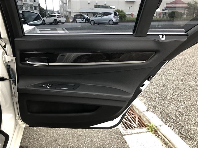 صورة مصغرة 26 لـ 2011 BMW 7 SERIES