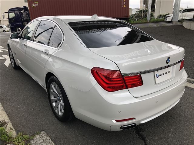 صورة 10 لـ 2011 BMW 7 SERIES