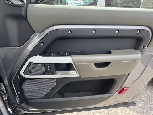 صورة مصغرة 12 لـ 2021 LAND Rover DEFENDER