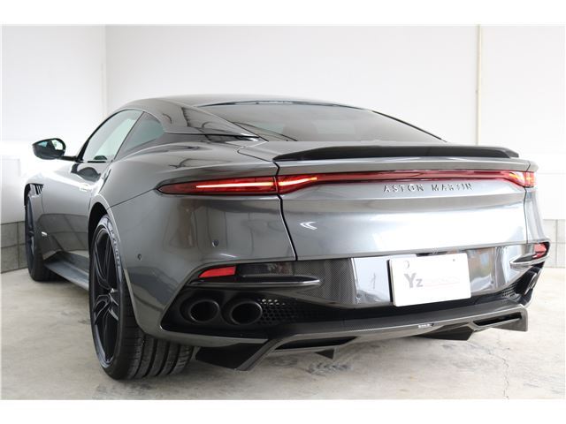 2019 Aston Martin DBS SUPERLEGGERA — фото 4